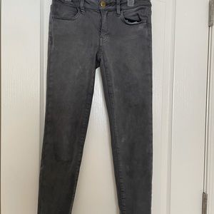 Greg jegging size 0, worn out button
